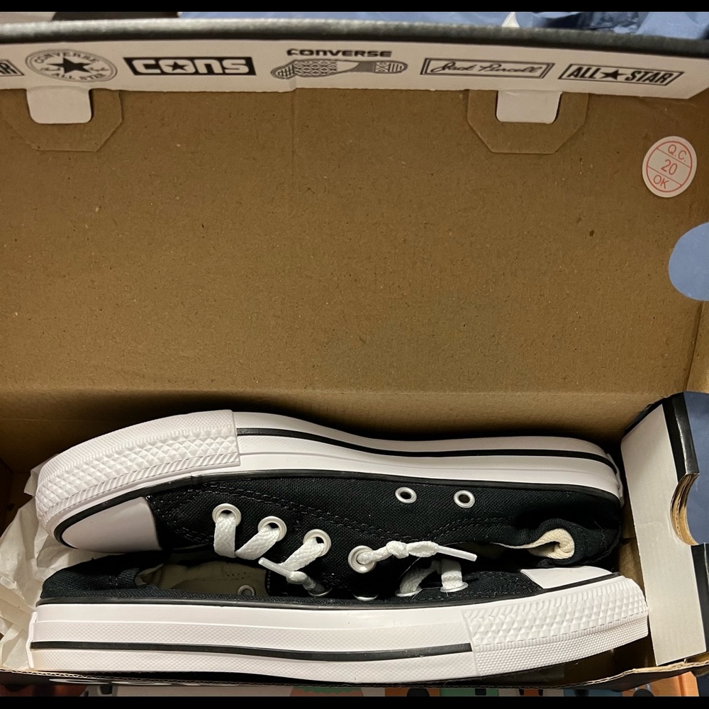 Women’s Size 7 Converse sneakers
